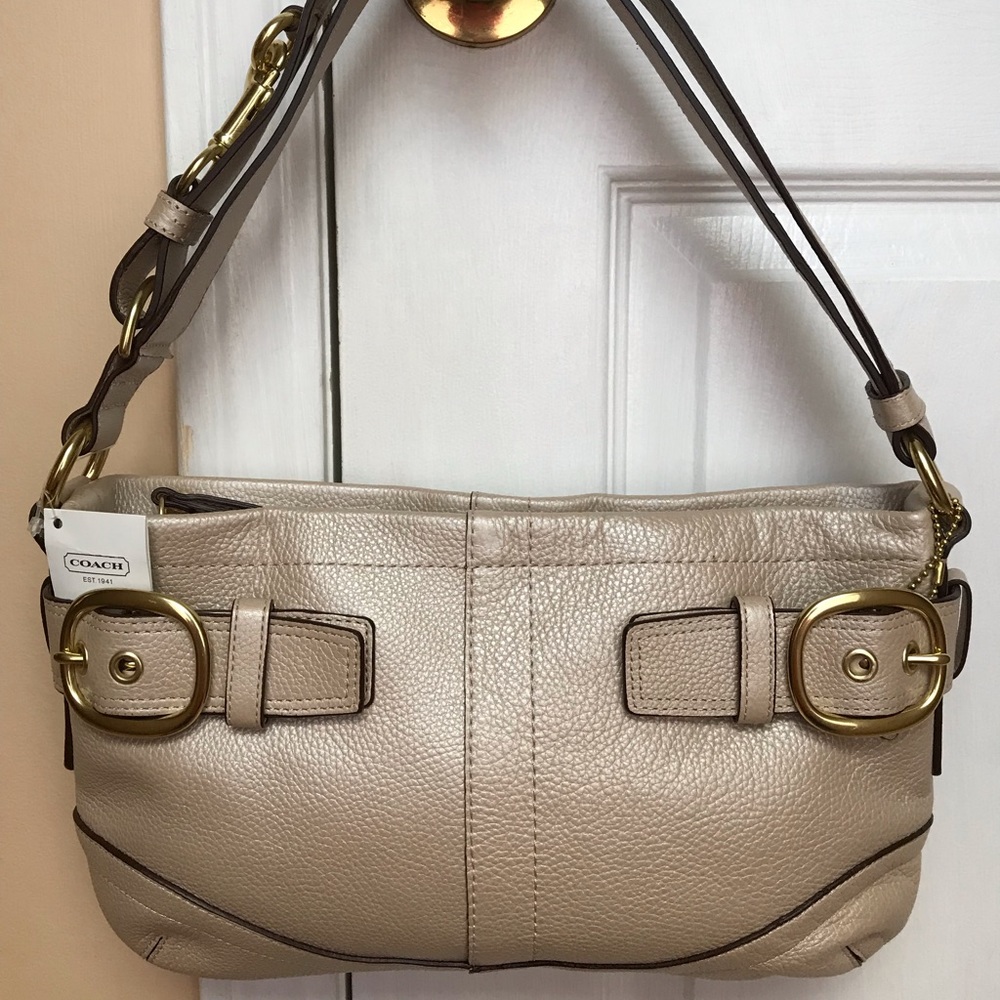 A  woman purse.